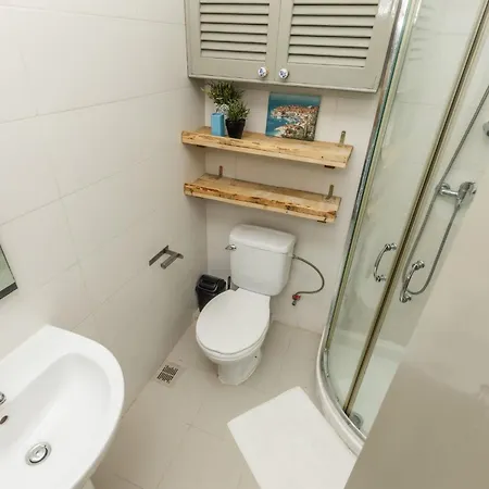 Pinewood * Saint Julian's