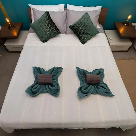 Pinewood * San Ġiljan