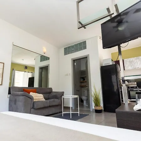 Pinewood * San Ġiljan