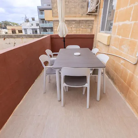 Pinewood Apartment San Ġiljan